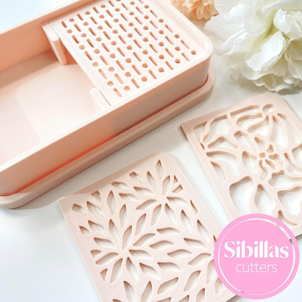 Cornstarch powder container for polymer clay crafting and detailing