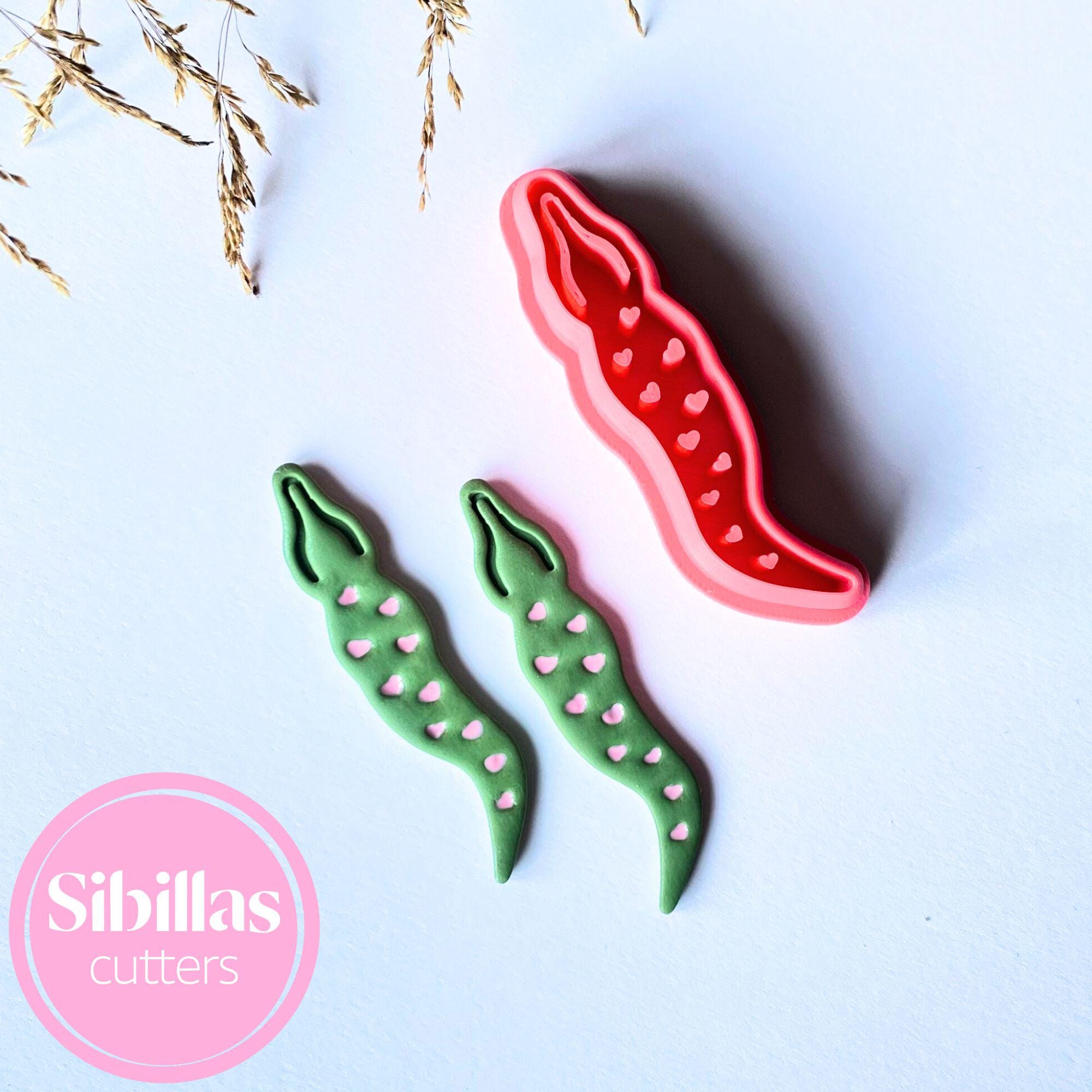 Alligator-shaped clay cutter with heart details for polymer clay, fondant, and crafts