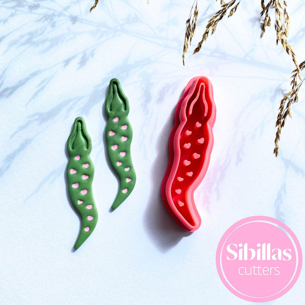 Alligator-shaped clay cutter with heart details for polymer clay, fondant, and crafts