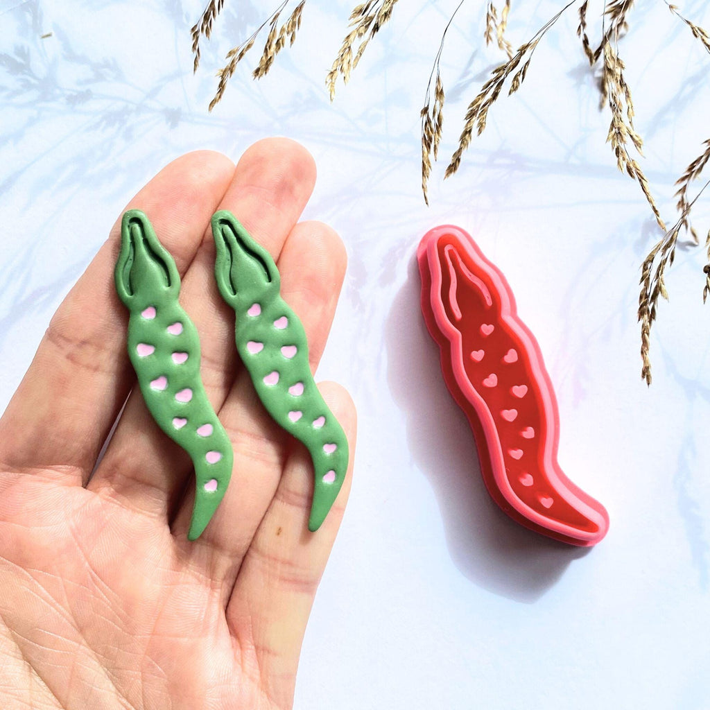 Alligator-shaped clay cutter with heart details for polymer clay, fondant, and crafts