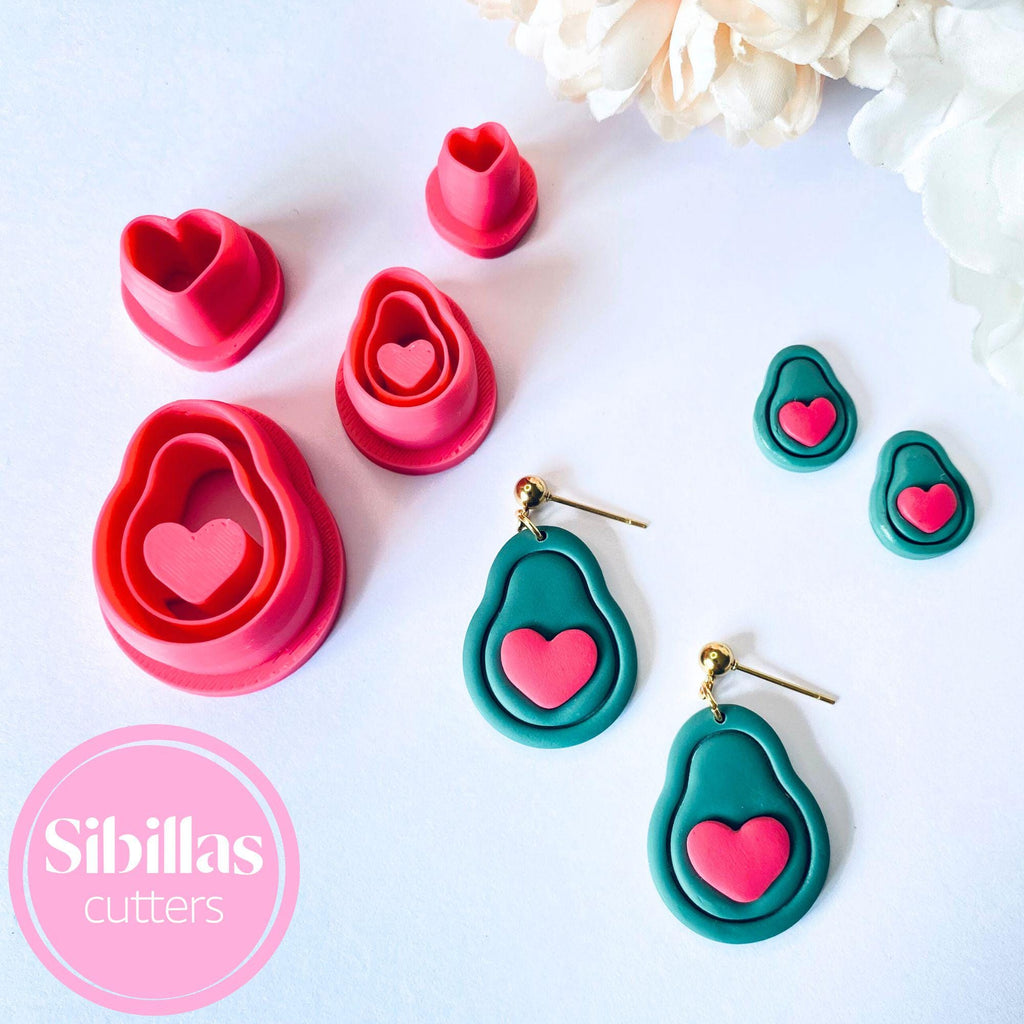 Set of heart-shaped cookie cutters and earrings on a white background with 'Sibillas Cutters' branding.