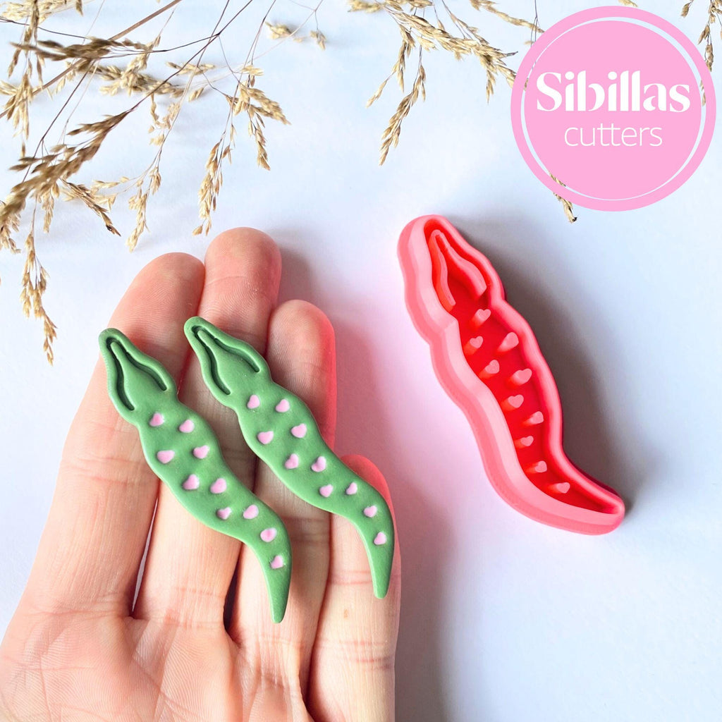 Crafting tool: alligator-shaped cutter with hearts for polymer clay, fondant, and creative projects