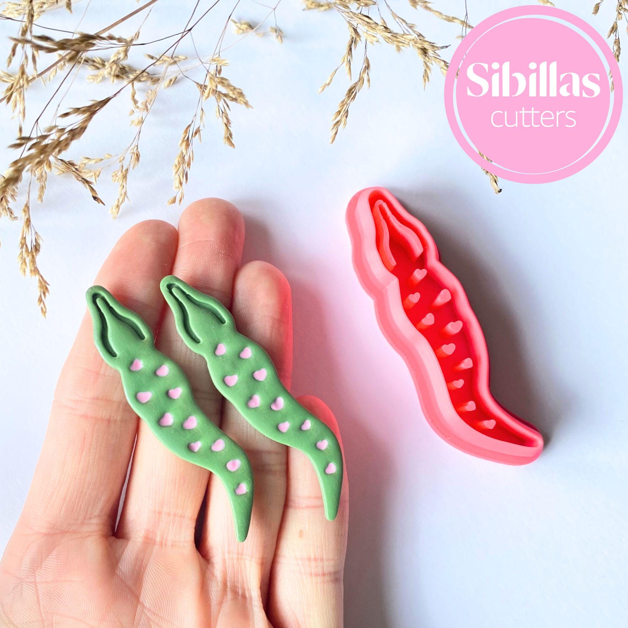 Crafting tool: alligator-shaped cutter with hearts for polymer clay, fondant, and creative projects