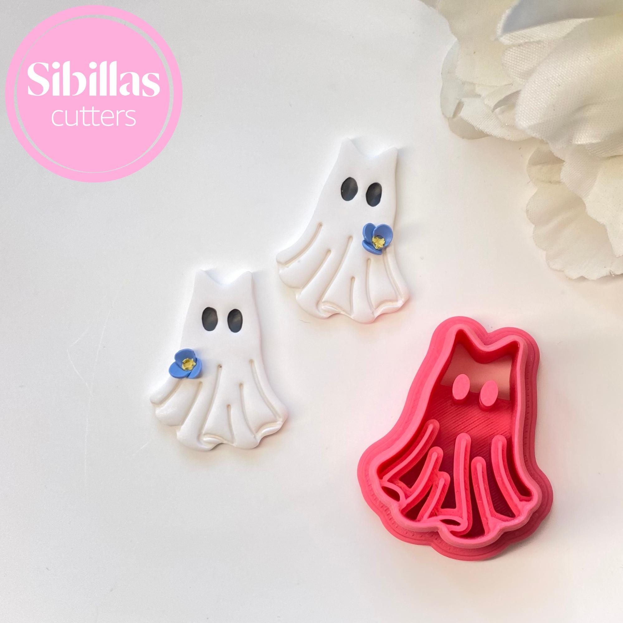 Ghost-shaped cookie cutters with flowers on a white background, branded 'Sibillas cutters'.