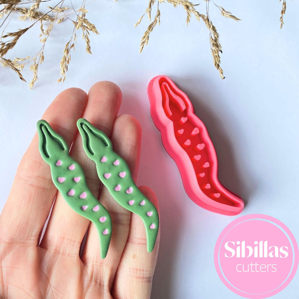 Cute alligator craft cutter featuring hearts, perfect for DIY clay and fondant projects