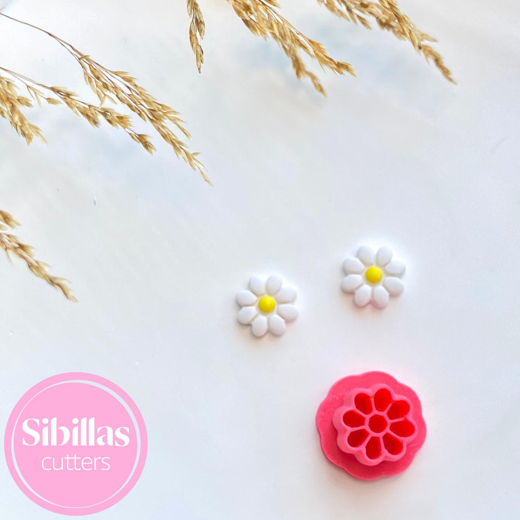Flower-shaped silicone mold with daisy design on a white background with 'Sibillas cutters' branding.